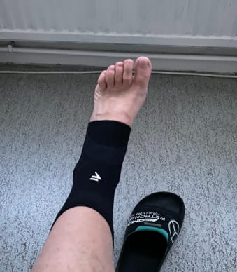 Customer photo review of Nurvo Support™ | Tobillera de compresión