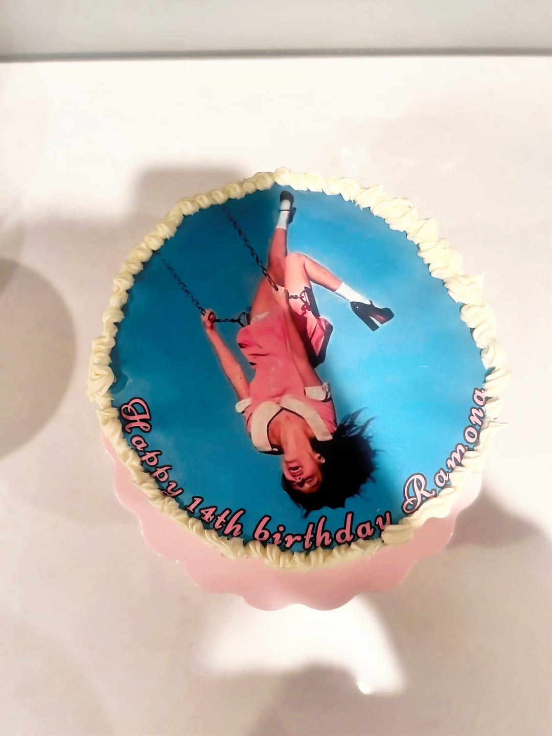 Customer photo review of 20 cm Pre-cut Circle Custom Edible Icing Image