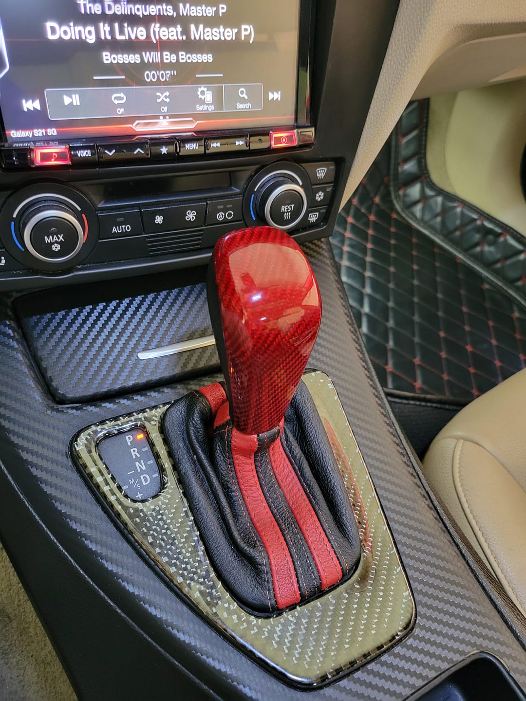 Customer photo review of SPCRSO Genuine Carbon Fiber Gear Shift Knob Cover for BMW E81 E82 E87 E88 E90 E91 E84 E89 – Black / Red Carbon Fiber
