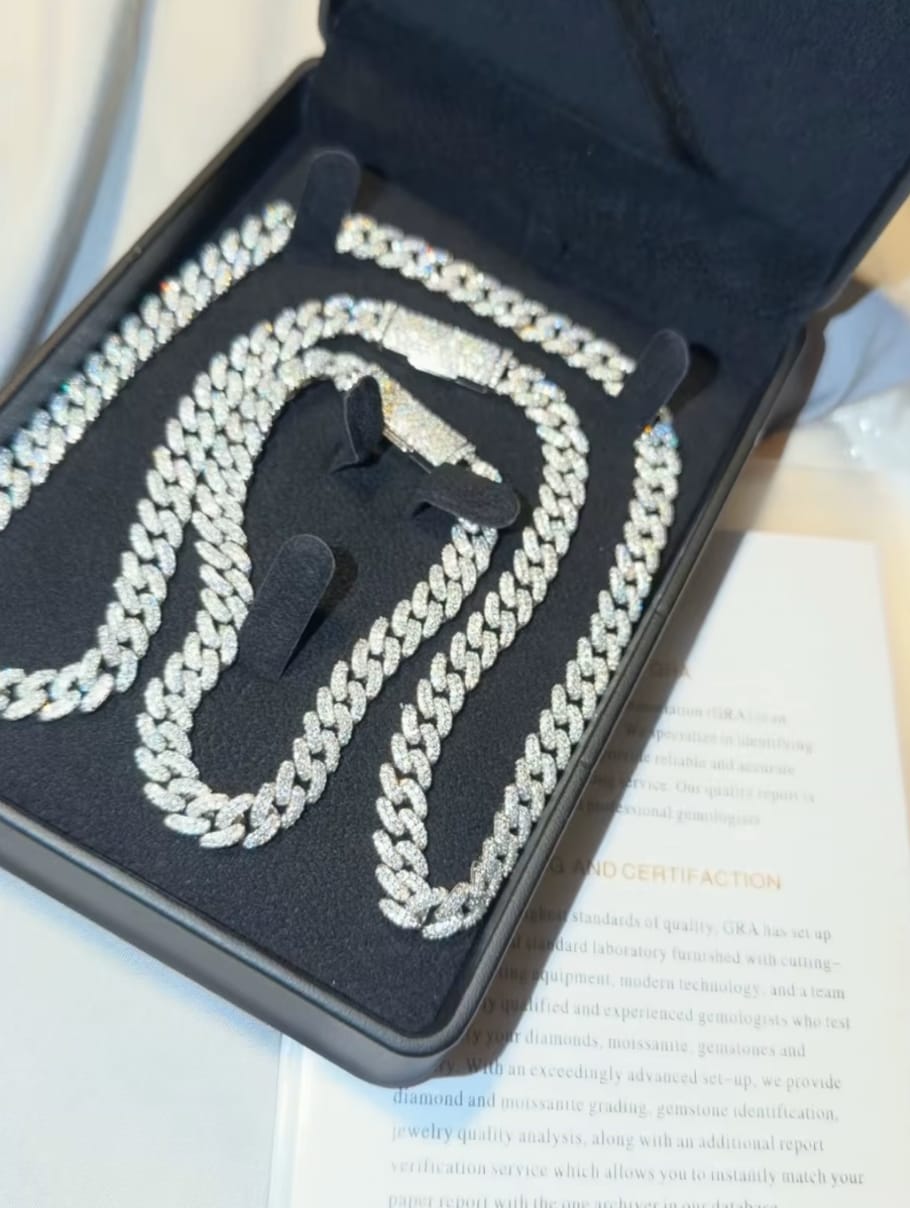 Customer photo review of 8MM 2 Rows Hiphop VVS Moissanite Miami Cuban Link Chain