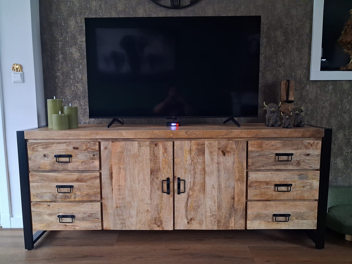 Customer photo review of Dressoir Britt - 200 cm -  2-deurs 6-laden Mangohout en Staal