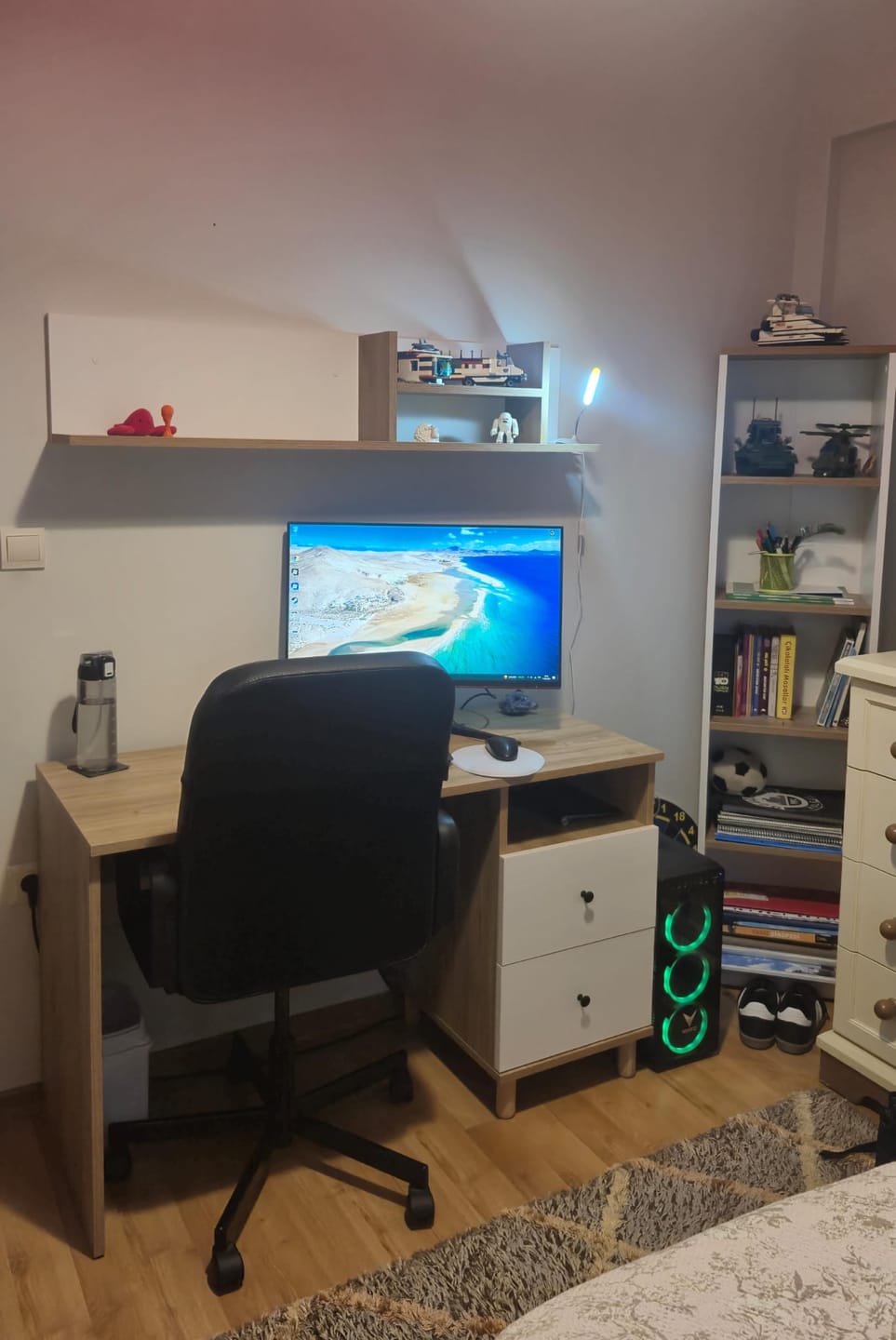 Customer photo review of Rani HA115 Çekmeceli Kitaplıklı Çalışma Ofis Bilgisayar Masası Sepet Ceviz - Beyaz
