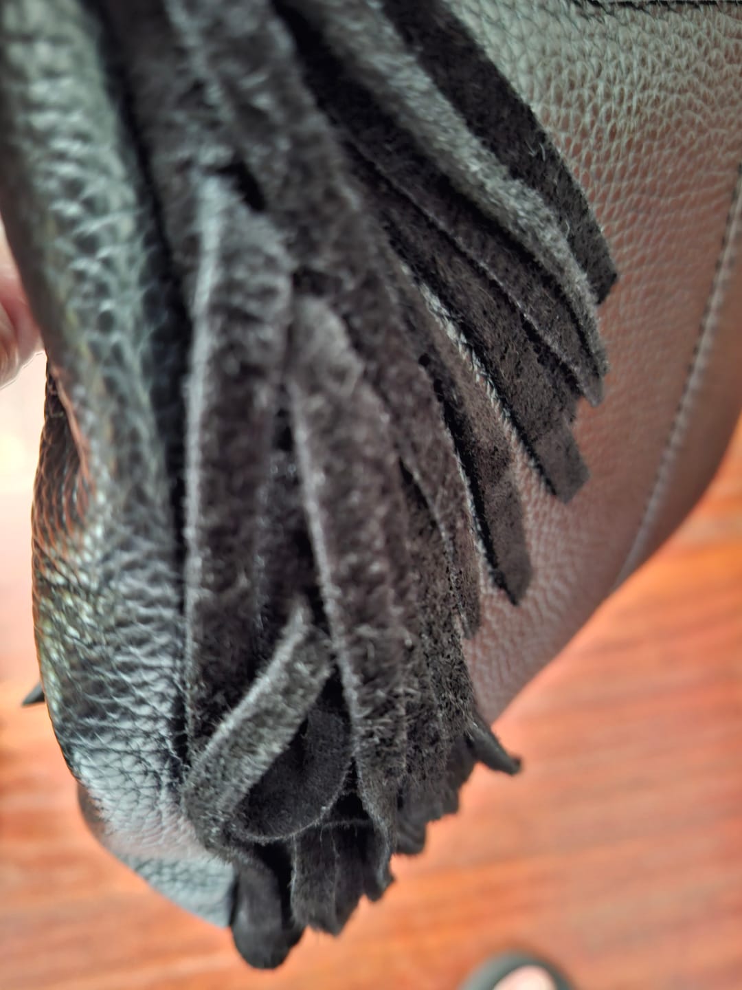 Customer photo review of Zoe Pelle Grande - Borsa a Mano in Vera Pelle con Frange e Tracolla Regolabile – Made in Italy