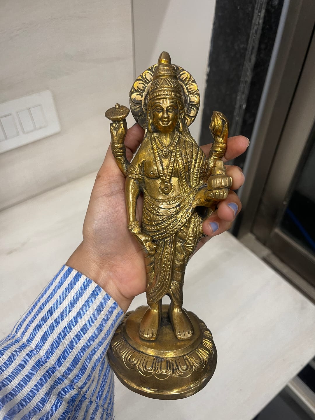 Customer photo review of Pure Brass Dhanvantri Ji Idol Vastu Remedy for Health, Healing and Positive Energy for Home and Office | 9 x 3.5 x 20 cm | 1.10 kg