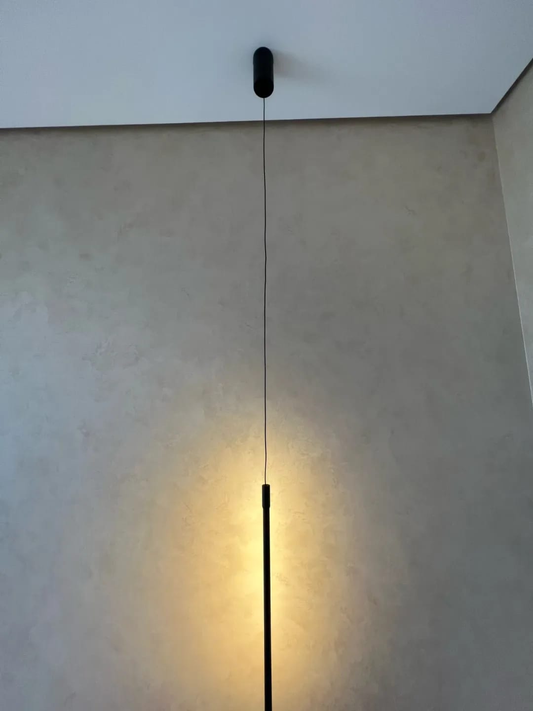 Customer photo review of Vertical Black Pendant Light for Bedroom, Wall Halo, 56–91 cm