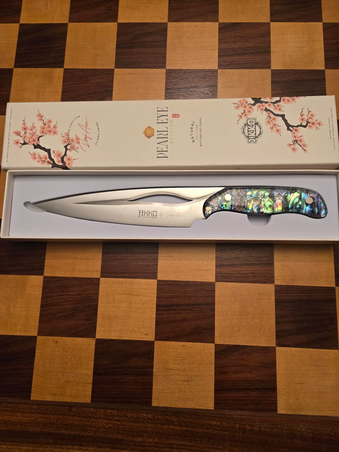 Customer photo review of The Pearl Eye Edition – Signature Knife by JIKKO®