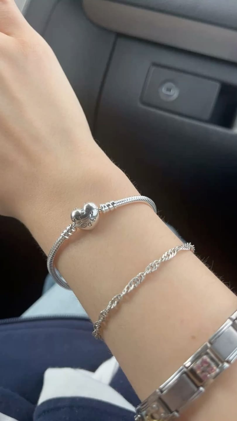 Customer photo review of Brazalete Cadena de Serpiente con Broche de Corazón