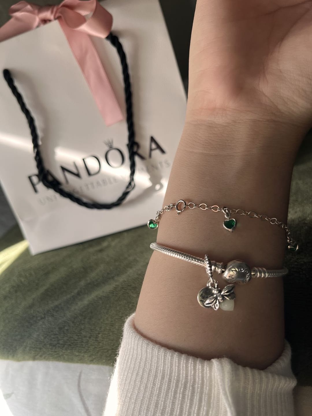 Customer photo review of Brazalete Cadena de Serpiente con Broche de Corazón