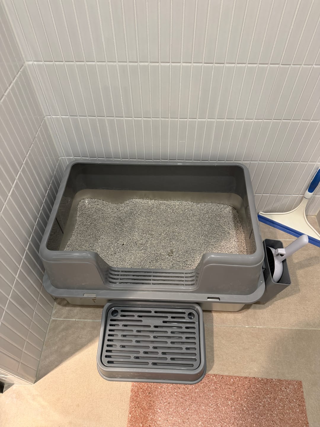 Customer photo review of Stainless Steel Cat Litter Box Large Semi-Enclosed Easy Cleaning Pet Toilet