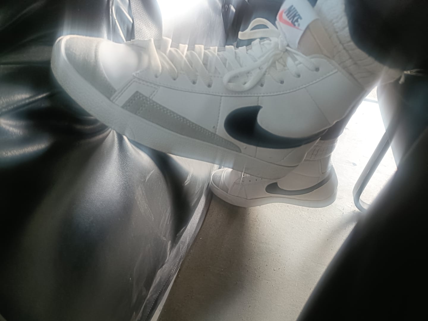 Customer photo review of Tenis Blazer Bota Blanco Negro