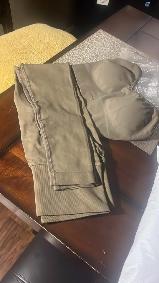 Customer photo review of Fitness Suit Strappy Contrast Pants Knit