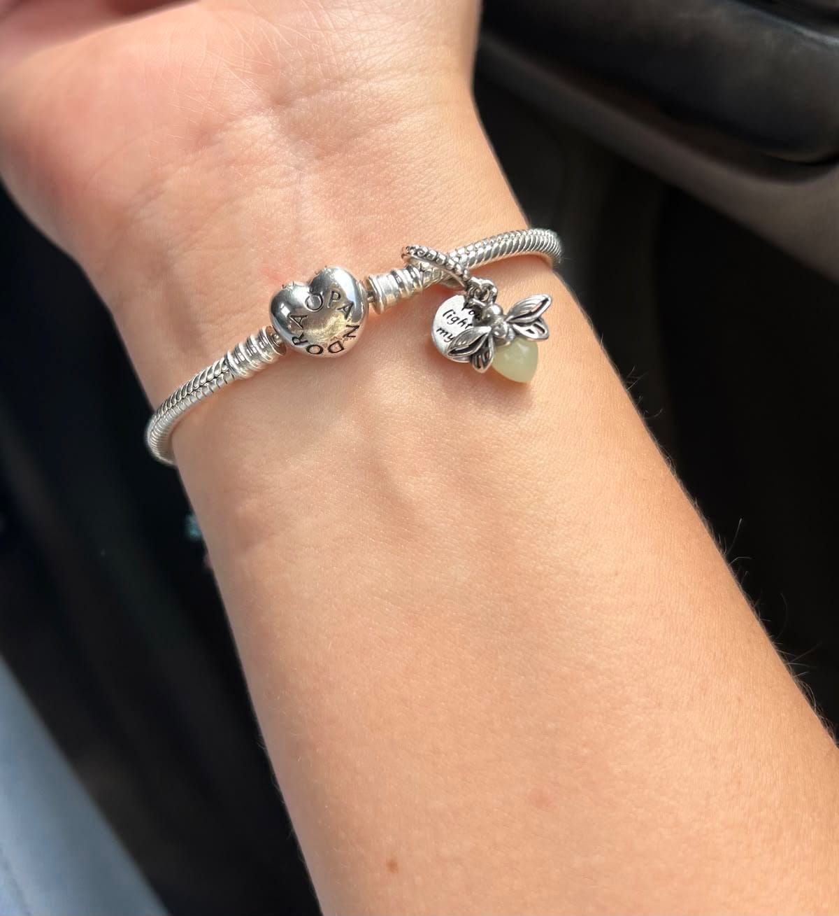 Customer photo review of Brazalete Cadena de Serpiente con Broche de Corazón