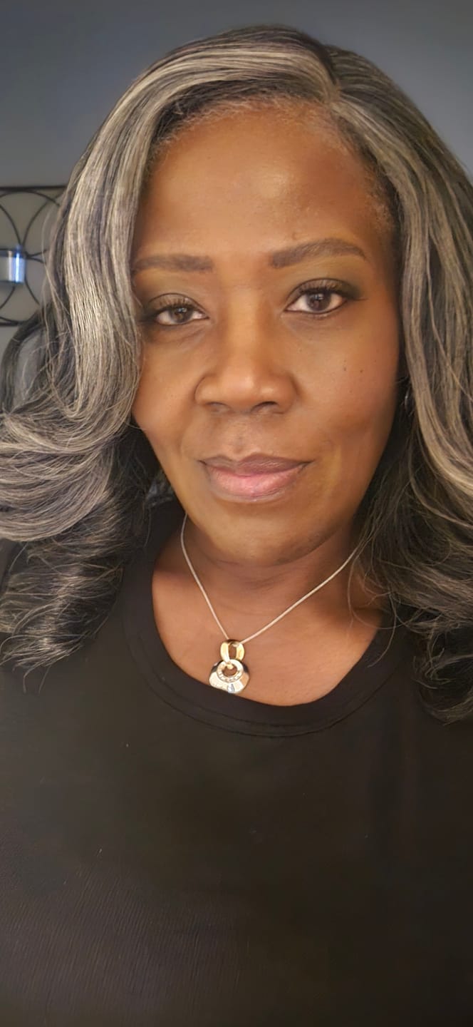 Customer photo review of Sensationnel Dashly Salt & Pepper 4" Deep Part HD Lace Front Wig - SP LACE UNIT 2