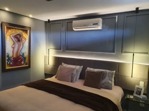 Customer photo review of Vertical Black Pendant Light for Bedroom, Wall Halo, 56–91 cm