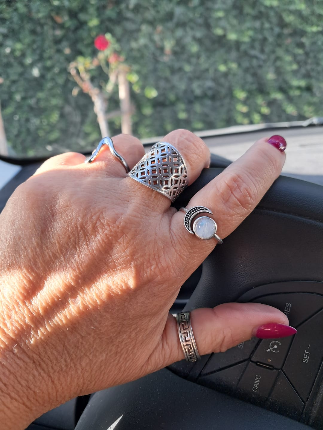 Customer photo review of Bague Ajustable "Séléné" en Pierre de Lune