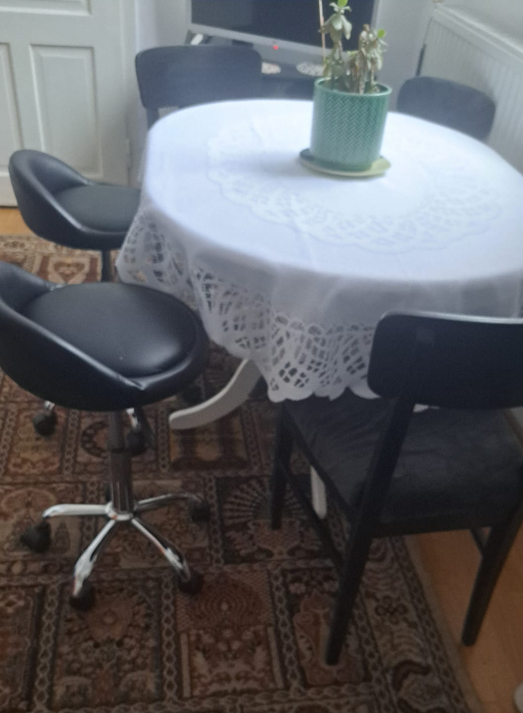 Customer photo review of Masa extensibila alb WILLIAM, 90/124x90x75 cm