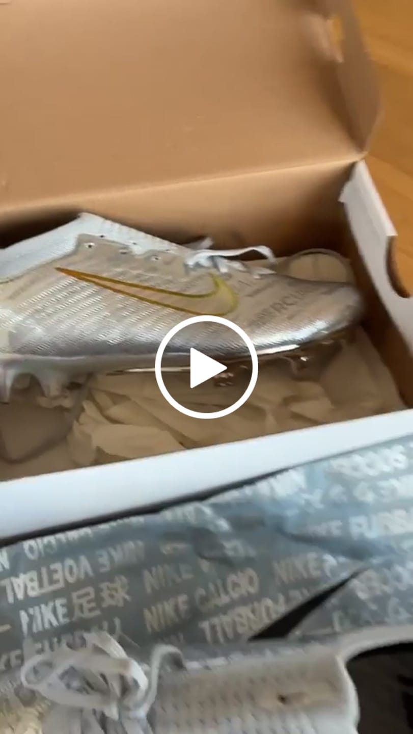 Customer video review of Vapor 15 Elite FG '25th Anniversary Pack' Silver Argent