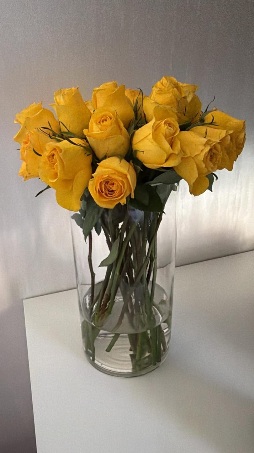 Customer photo review of 25 Yellow Roses Bouquet