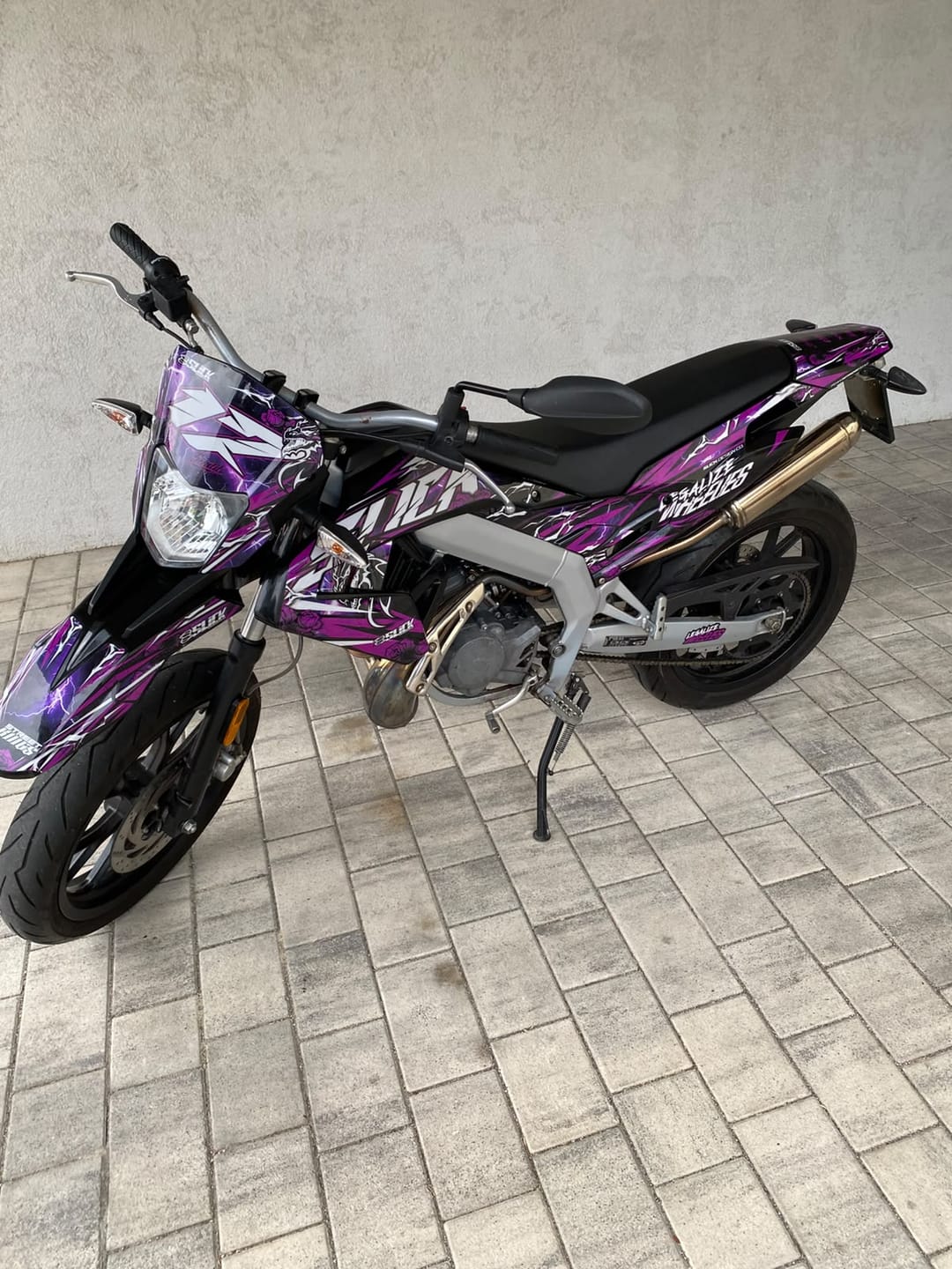 Customer photo review of NEW! LIGHTNING - GRAPHICS KIT