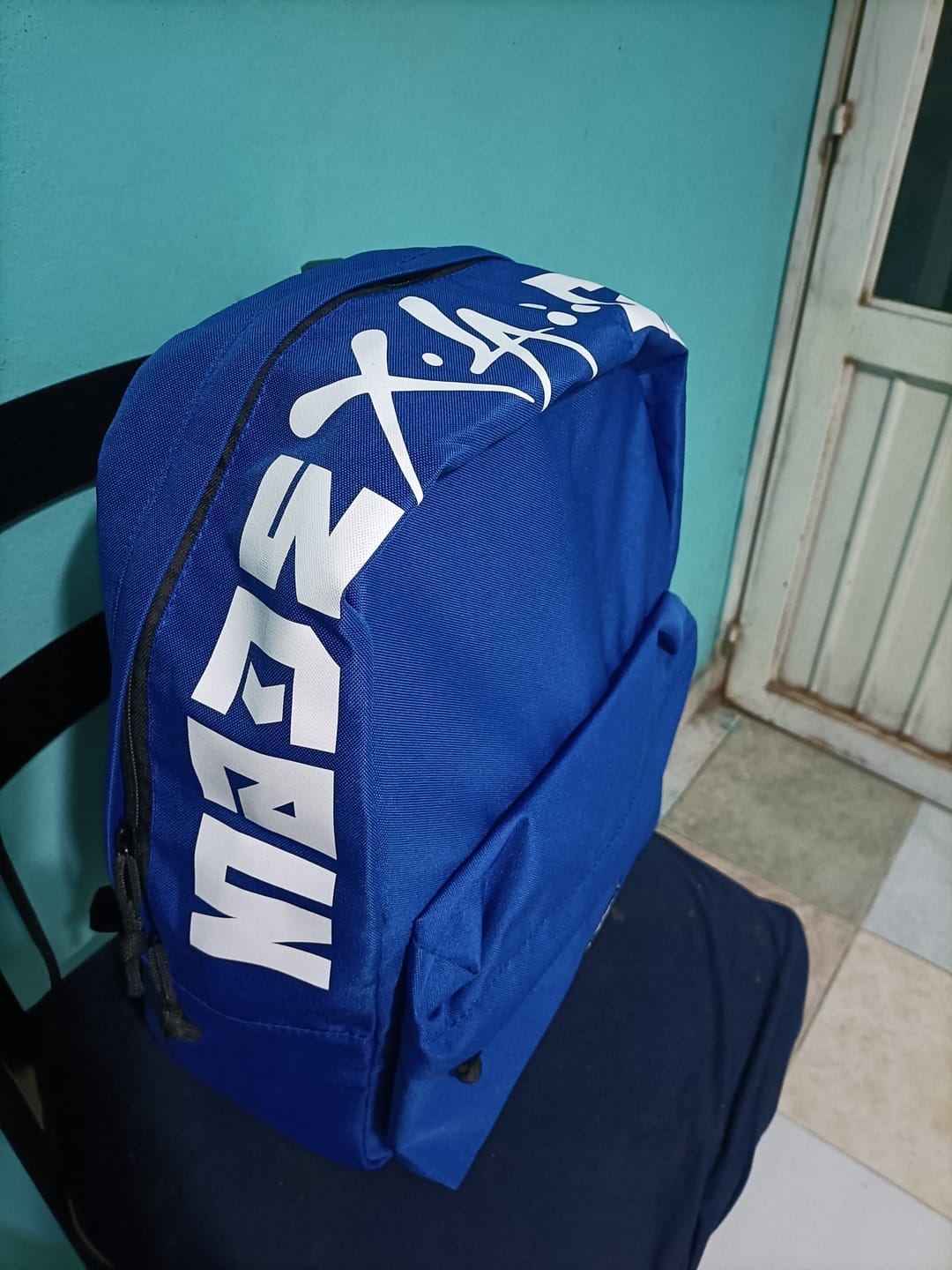 Customer photo review of Mochila Made X La Calle Azul