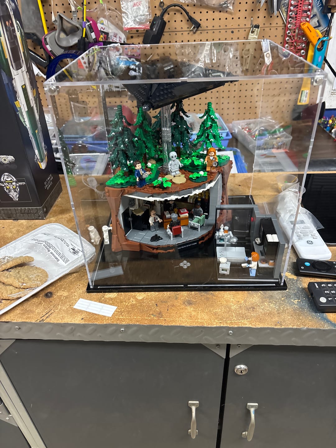 Customer photo review of Display Case for LEGO® 21369 Ideas The X-Files