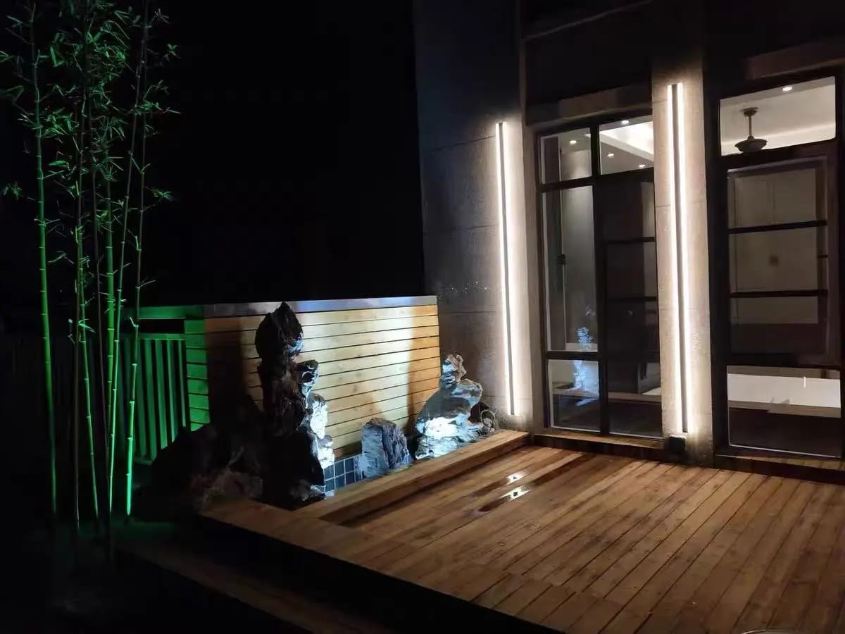 Customer photo review of Black Wall Sconce for Bedroom, Aluminium Column, 40 cm