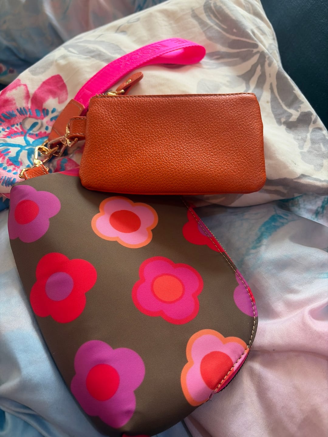 Customer photo review of Pulsera Llavero Dúo Flores - Pouch & cosmetiquera