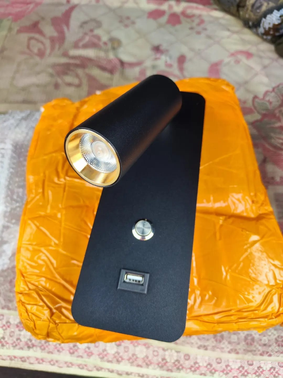 Customer photo review of Black Wall Light for Bedroom, USB Reading Spot, 23 cm