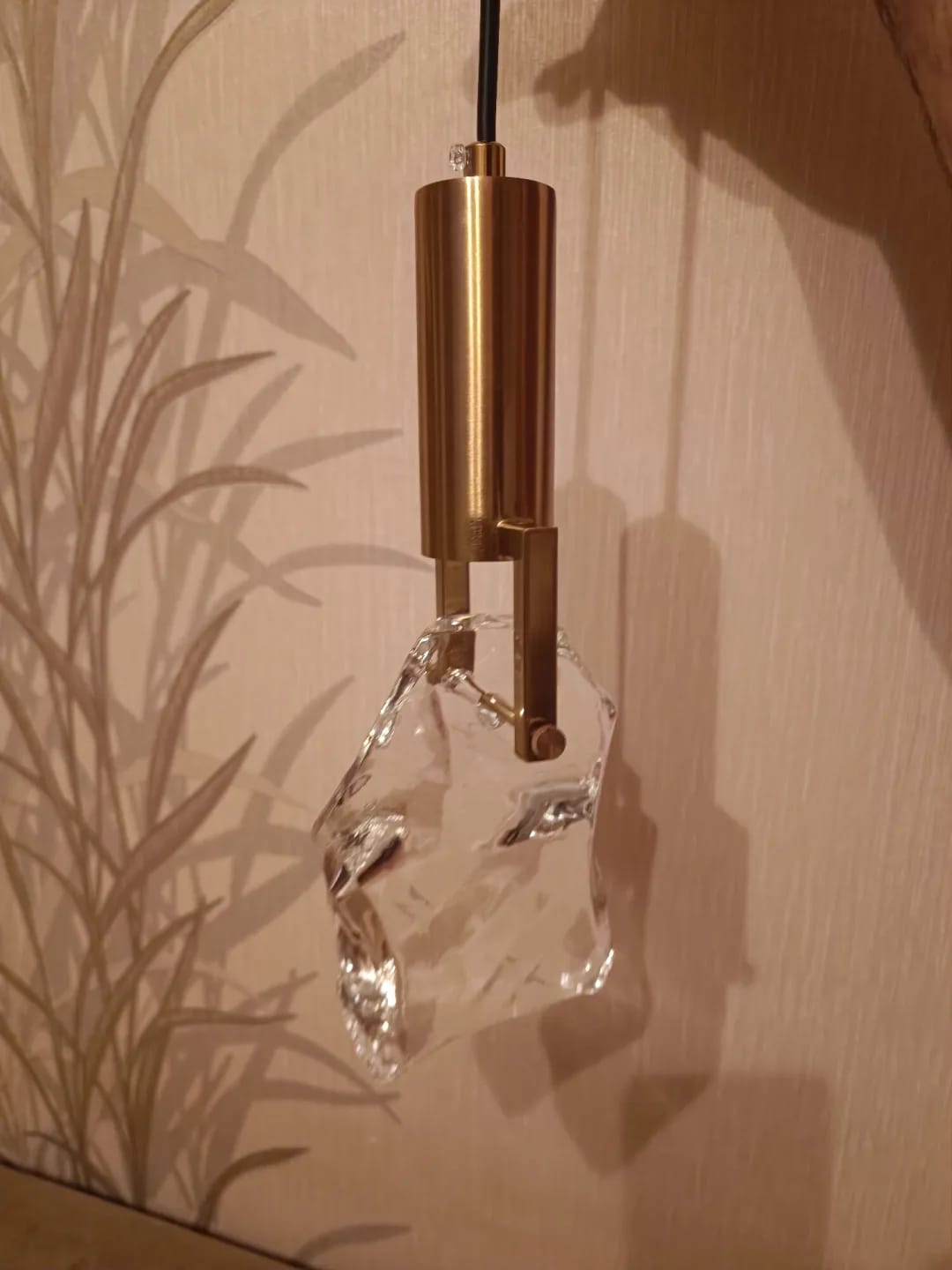 Customer photo review of Rough-Cut Crystal Pendant Light for Bedside, Brass, 28 cm