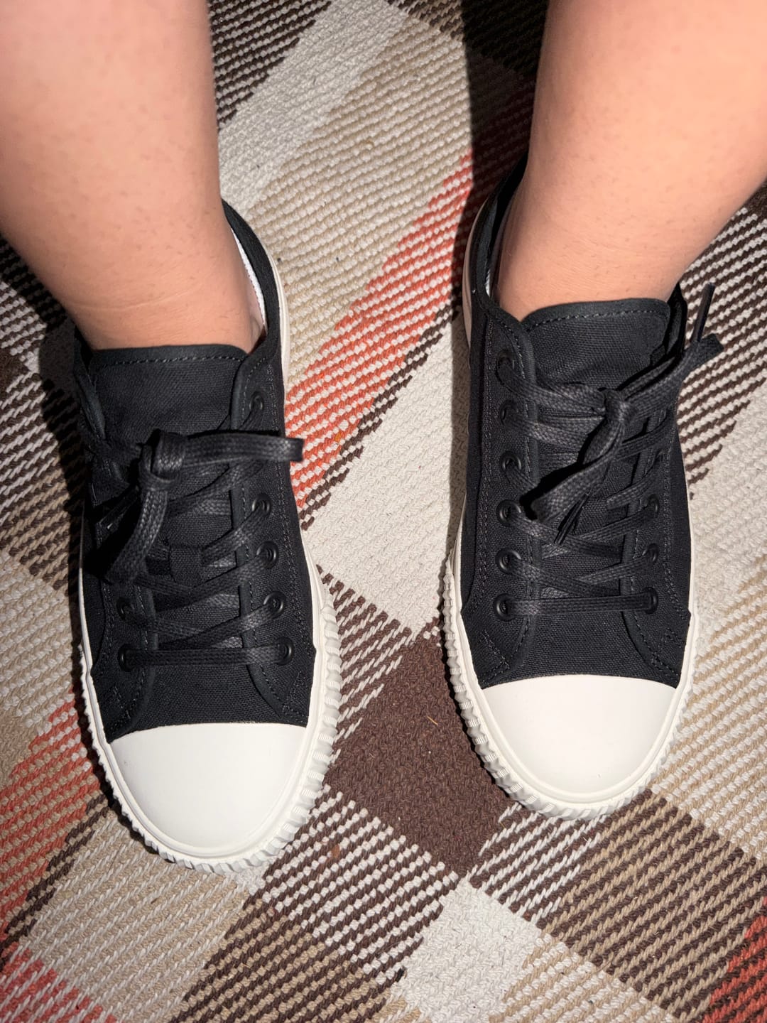 Customer photo review of Center Low-Top Black/Sea Salt
