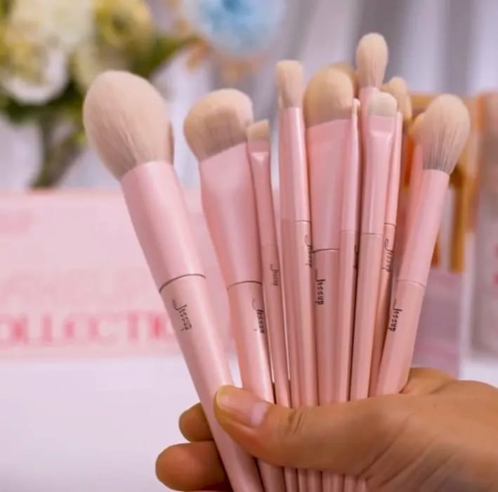 Customer photo review of Crystal Pink Makeup Brushes Set Premium Vegan T495