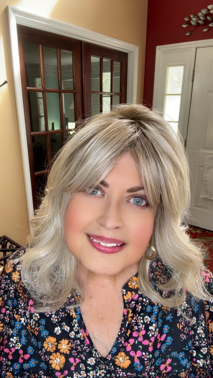 Customer photo review of CUPIDS BOW - Paparazzi Blonde*