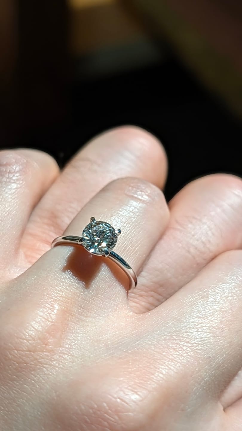 Customer photo review of The Milli Round Solitaire Ring Pt950 | ラボグロウンダイヤモンド 婚約指輪