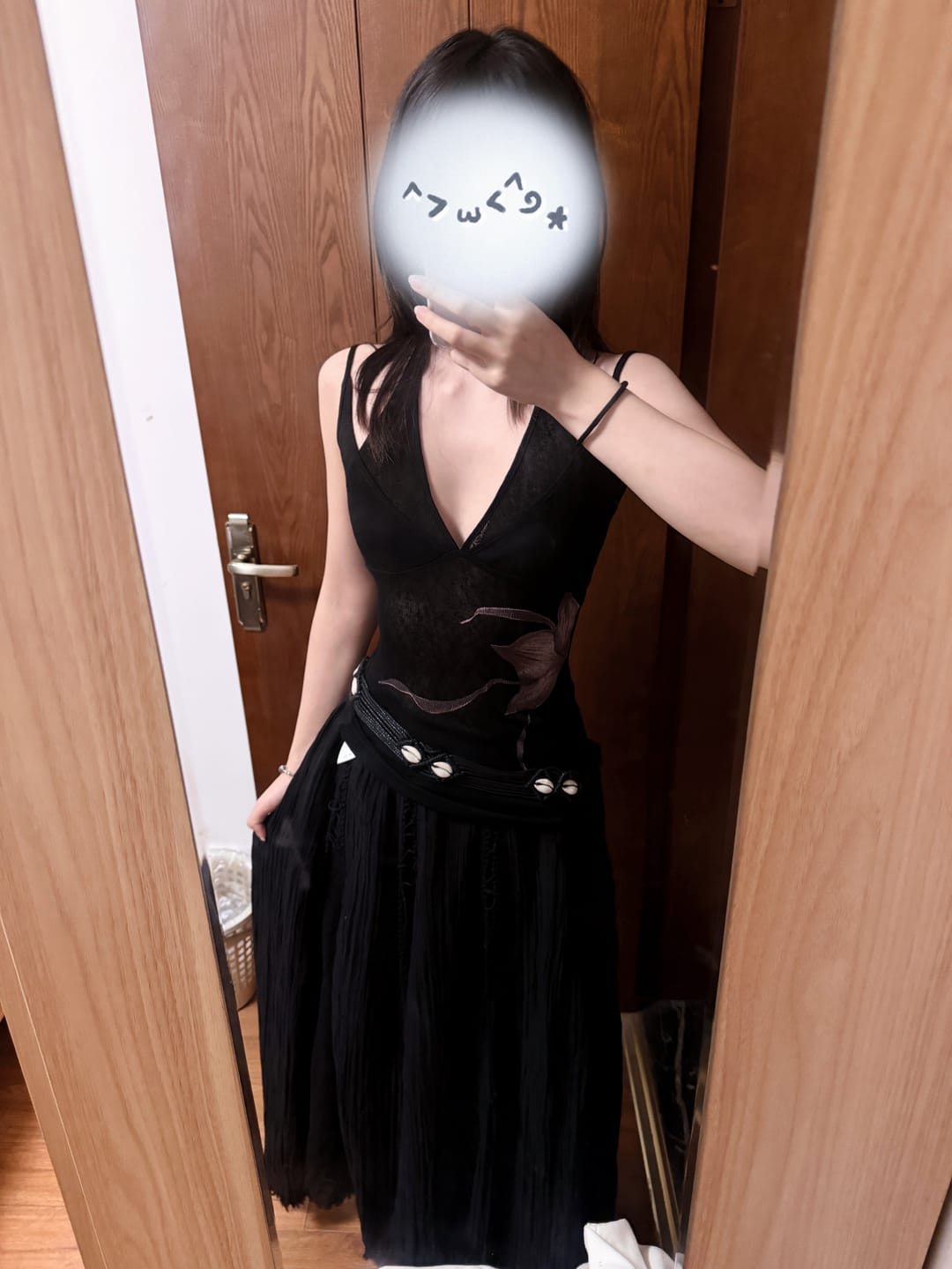 Customer photo review of DOINDULGE Hand-Braided Belt Crinkled Maxi Skirt