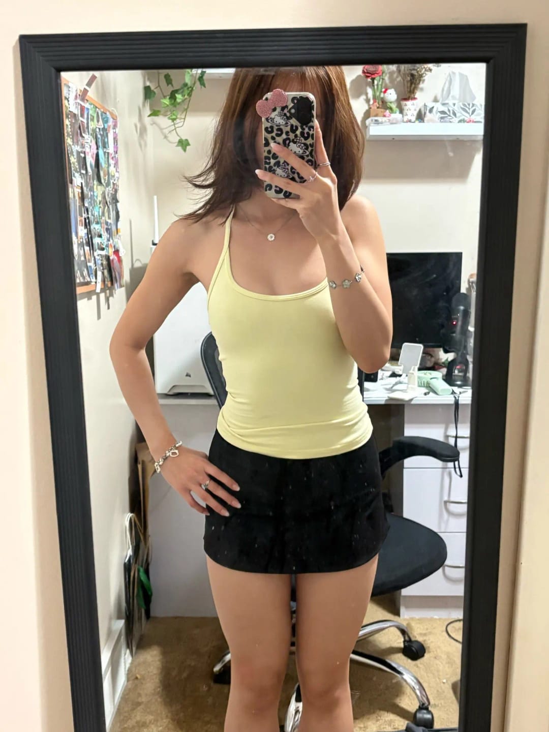 Customer photo review of Guz Low-Waist Ultra-Short Skirt Pants Slim Fit