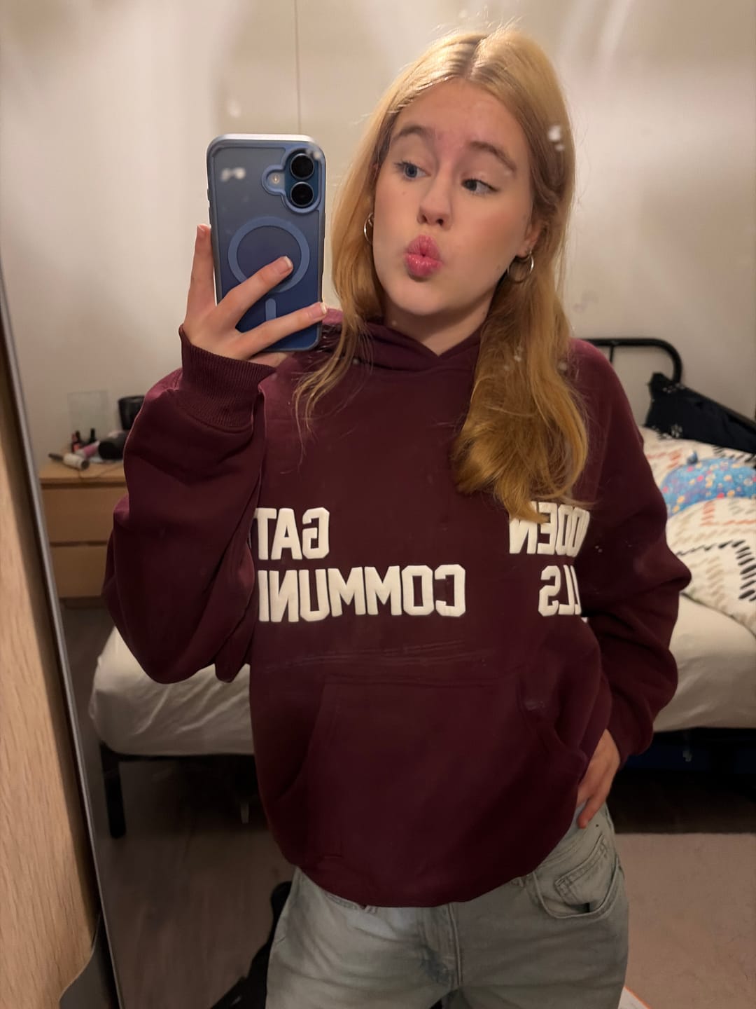 Customer photo review of GATED COMMUNITY HOODIE DARK PLUM