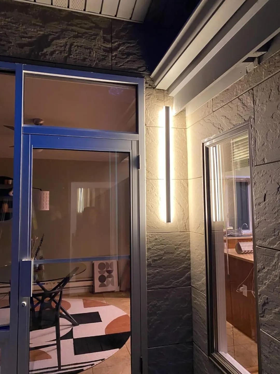 Customer photo review of Black Wall Sconce for Bedroom, Aluminium Column, 40 cm