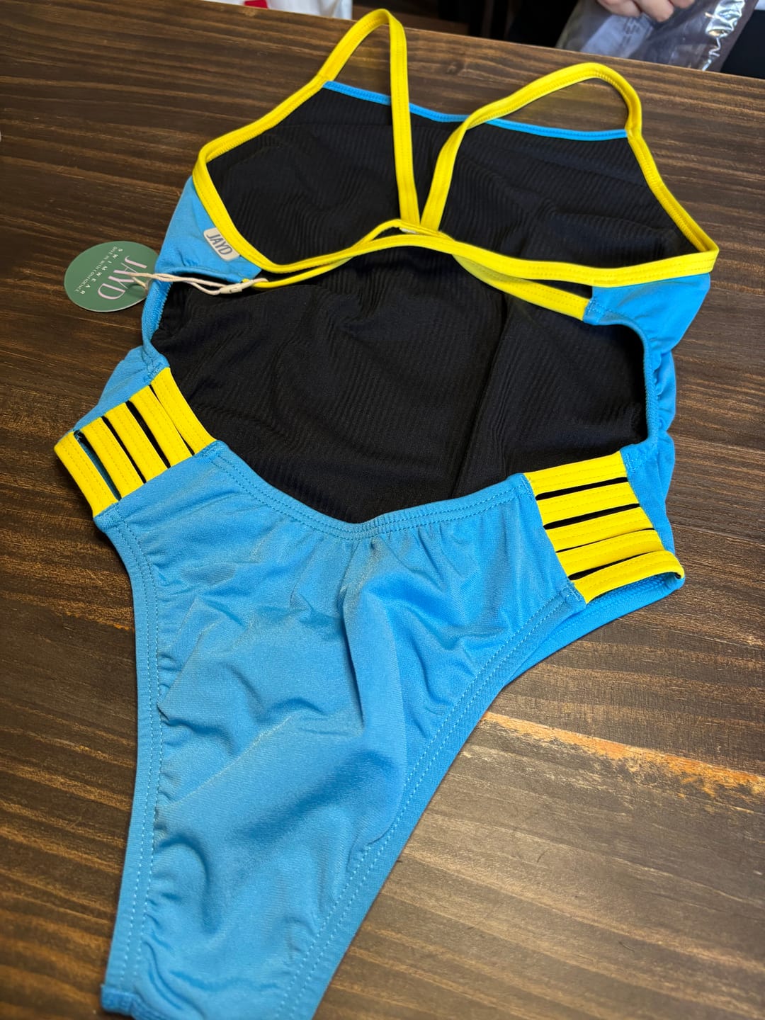Customer photo review of LENNOX ONE PIECE - Waikiki|Daffodil