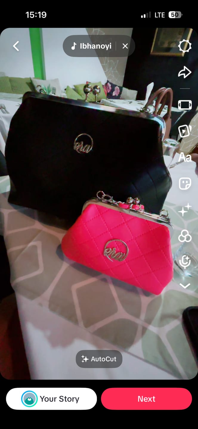 Customer photo review of ERA Oversized Kisslock Chain Bag – Black