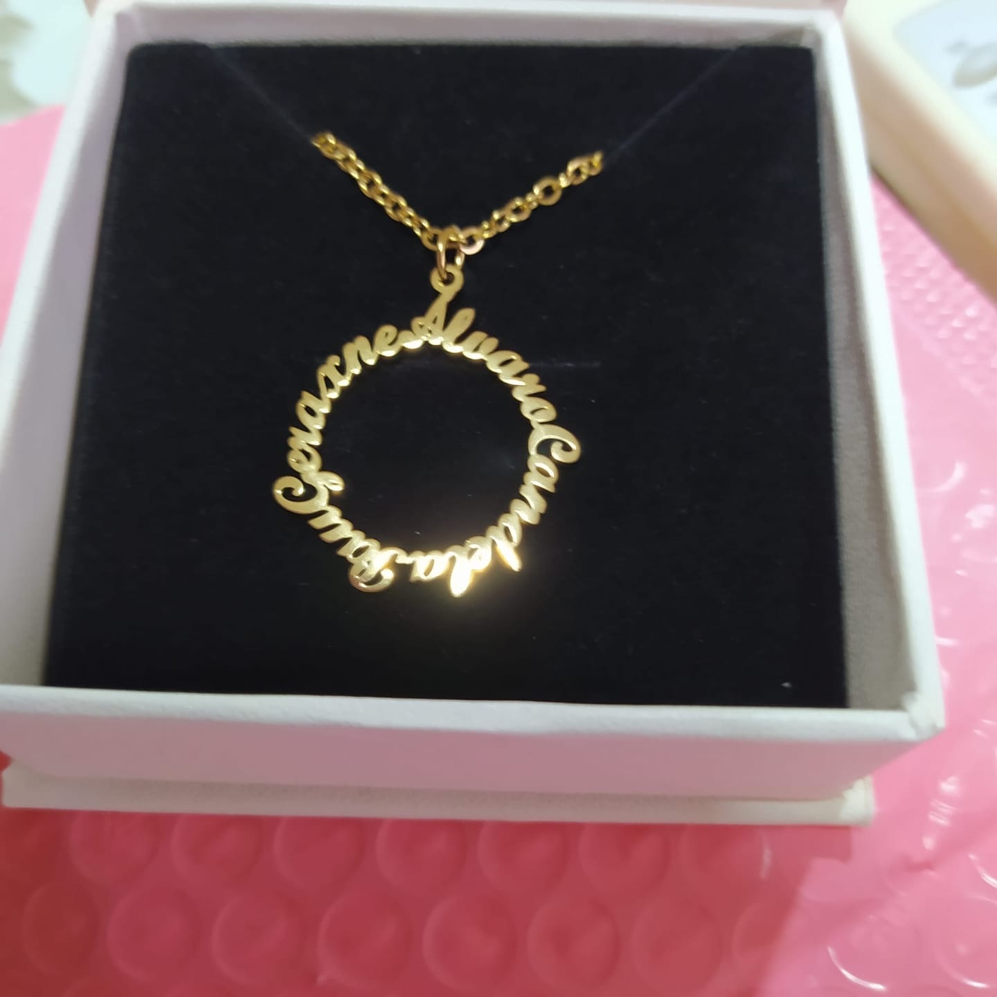 Customer photo review of Collar con nombre «Círculo del amor»