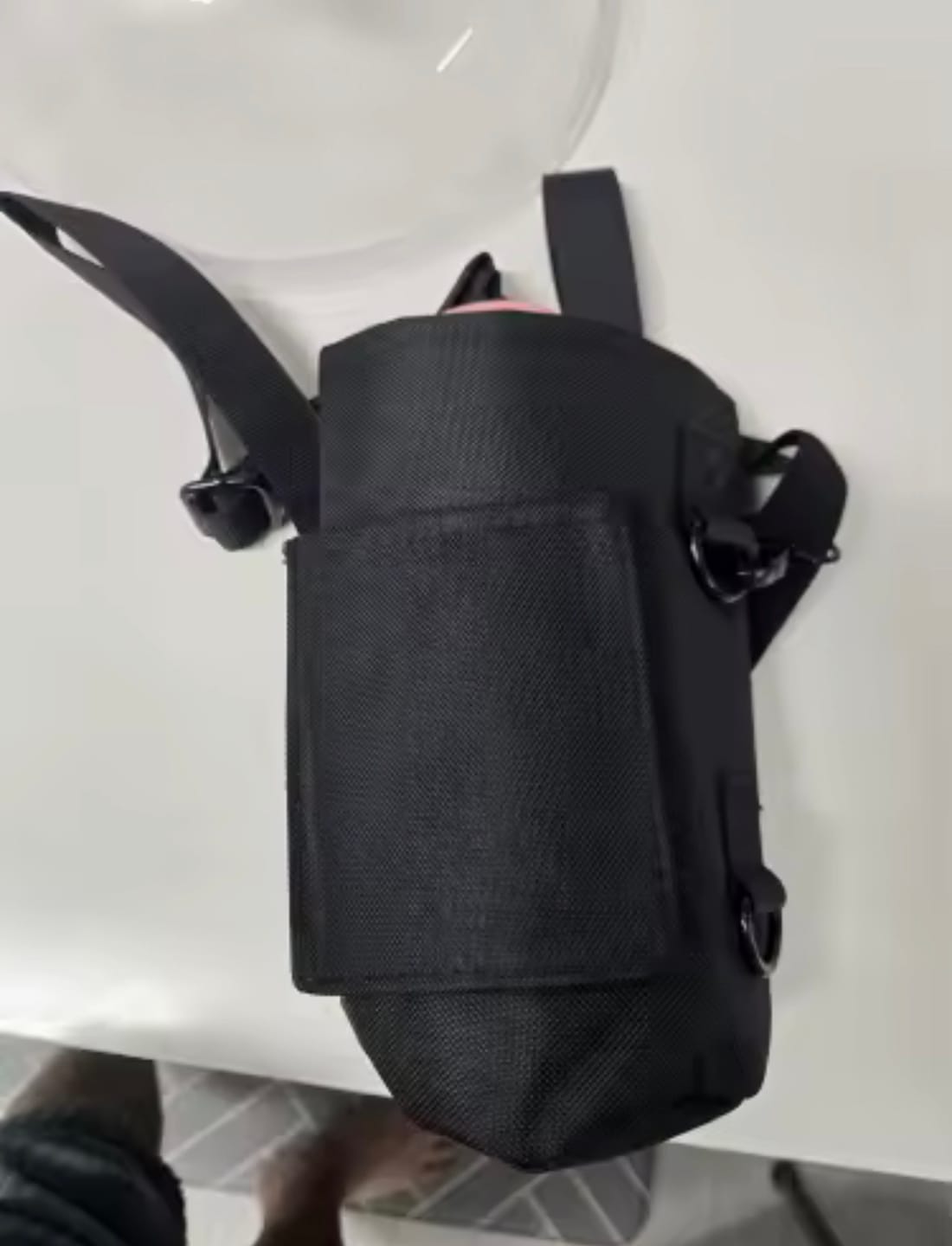 Customer photo review of Magnetic Gym Water Bottle Bag