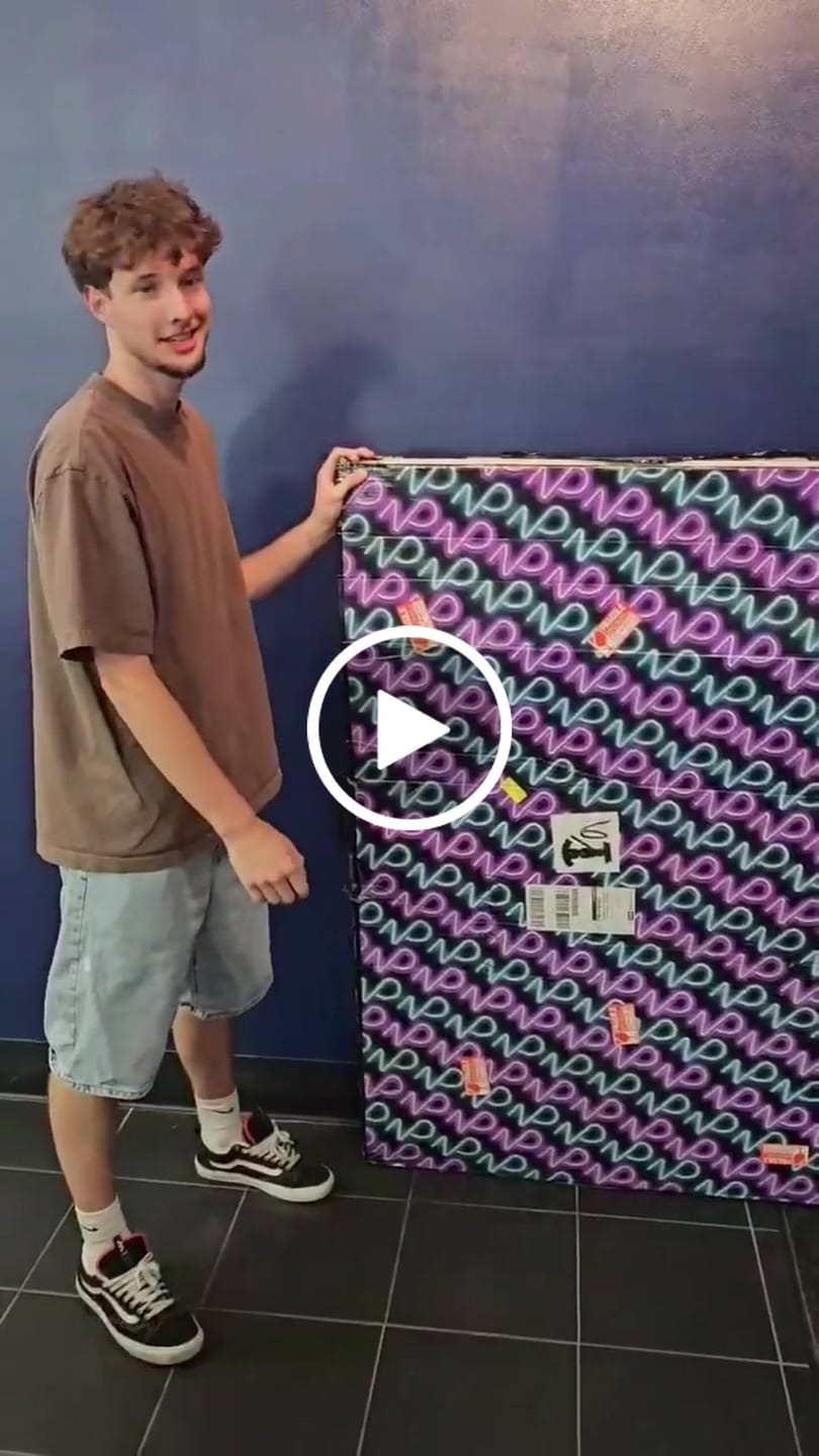 Customer video review of Clipperz Barbershop and Beauty - Premium Neon Artwork