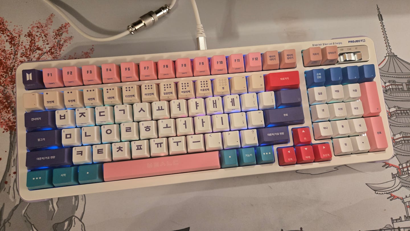 Customer photo review of BTS HANGUL EDITION KEYBOARD