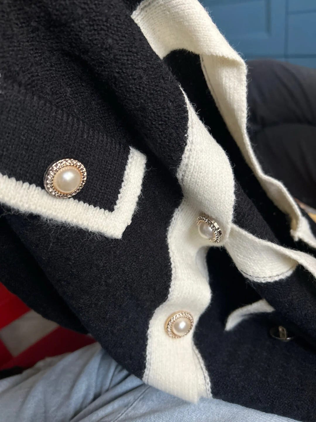 Customer photo review of Naretta megztinis moterims – tvirtas megztinis su patchwork dizainu ir sagomis