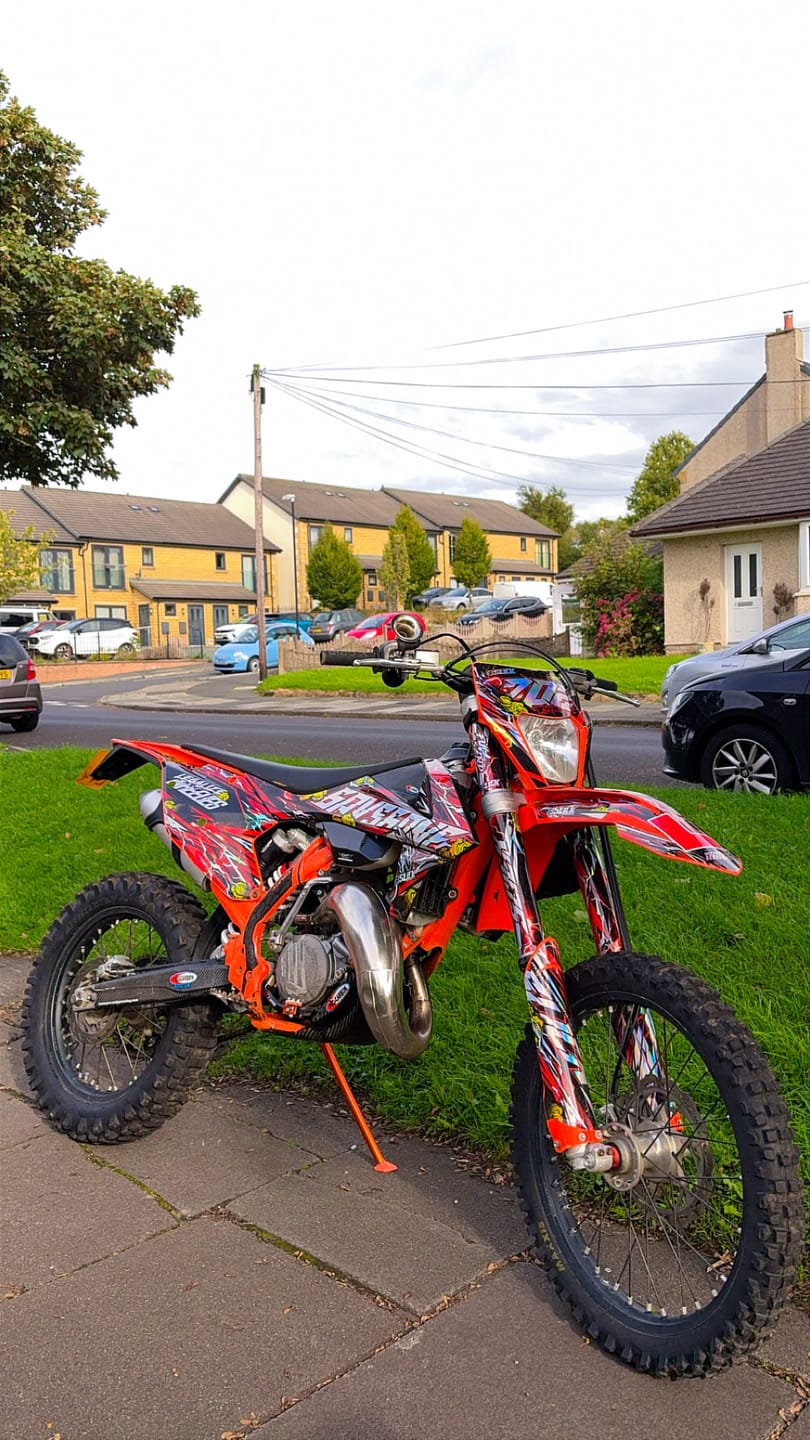 Customer photo review of NEW! LIGHTNING - GRAPHICS KIT