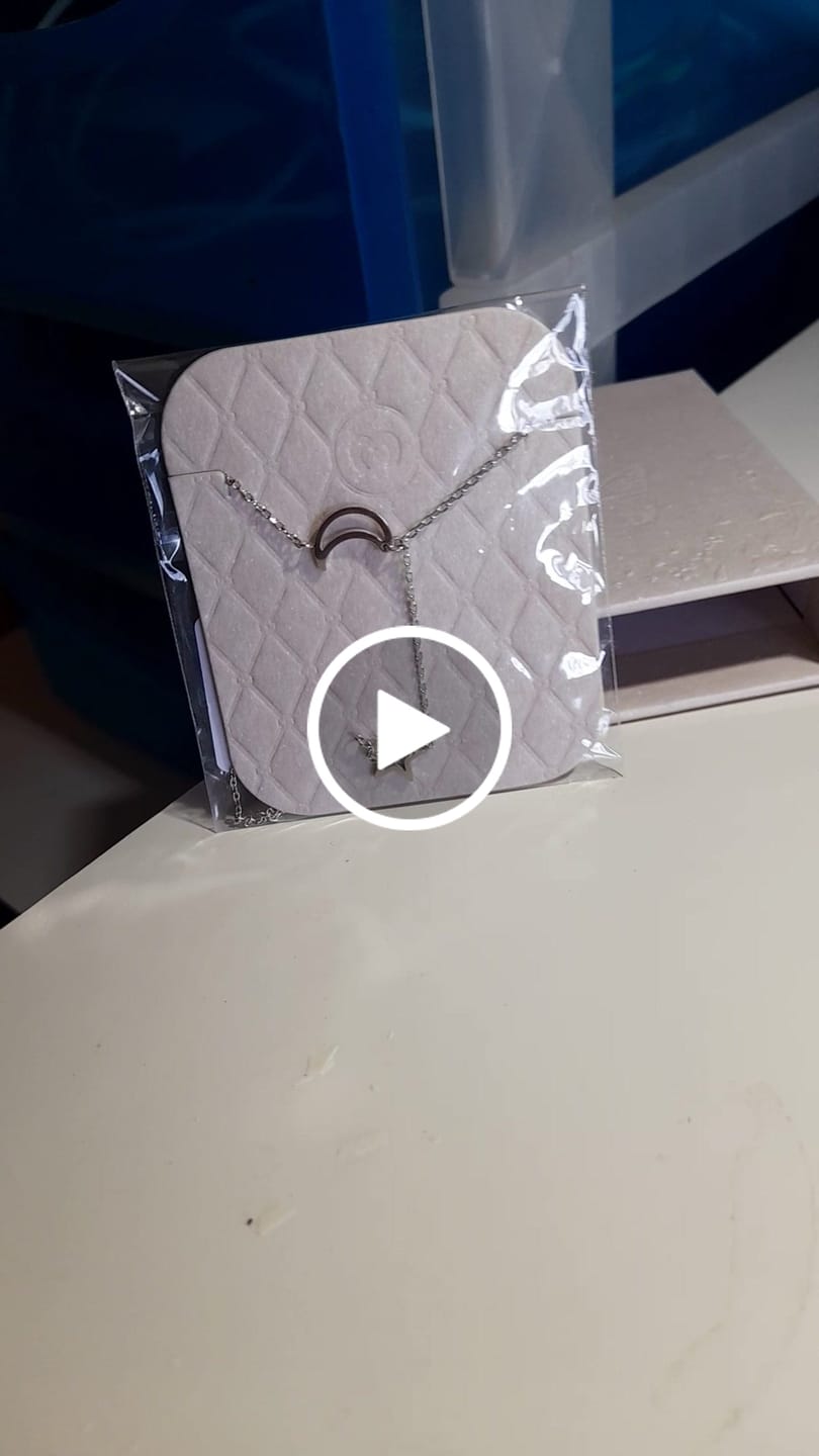 Customer video review of Collar Cielo