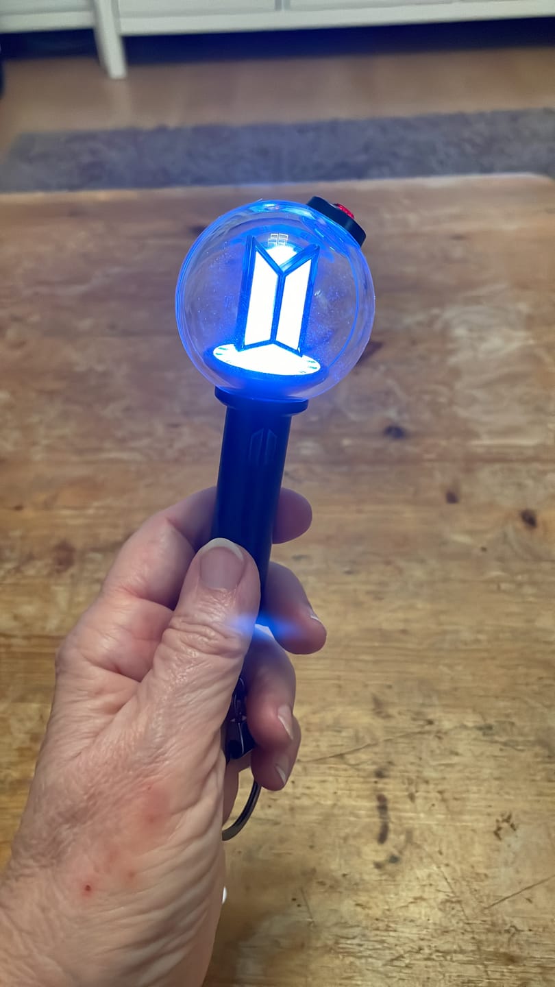 Customer photo review of BTS - OFFICIAL LIGHT STICK VER.4 KEYRING