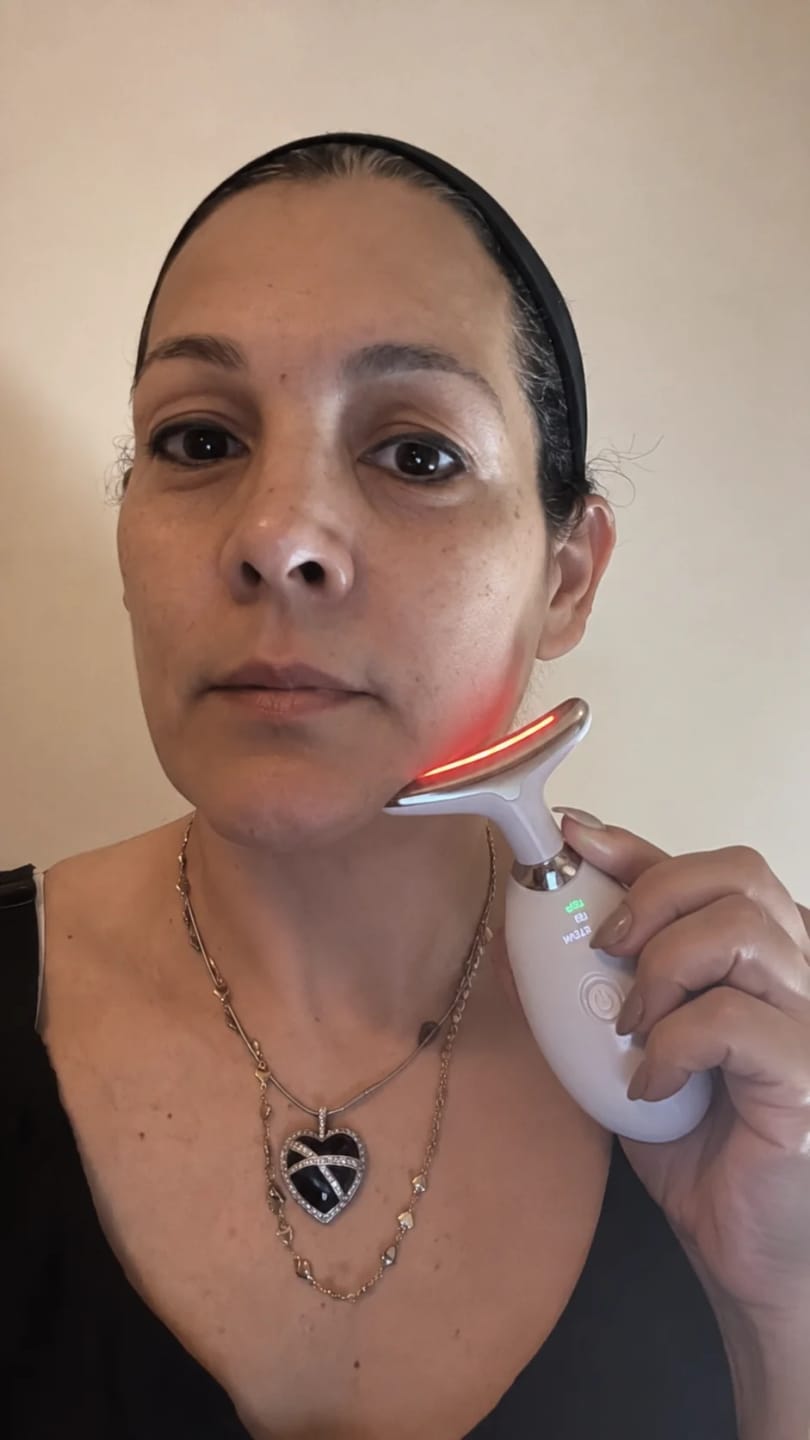 Customer photo review of Masajeador Facial cara y cuello
