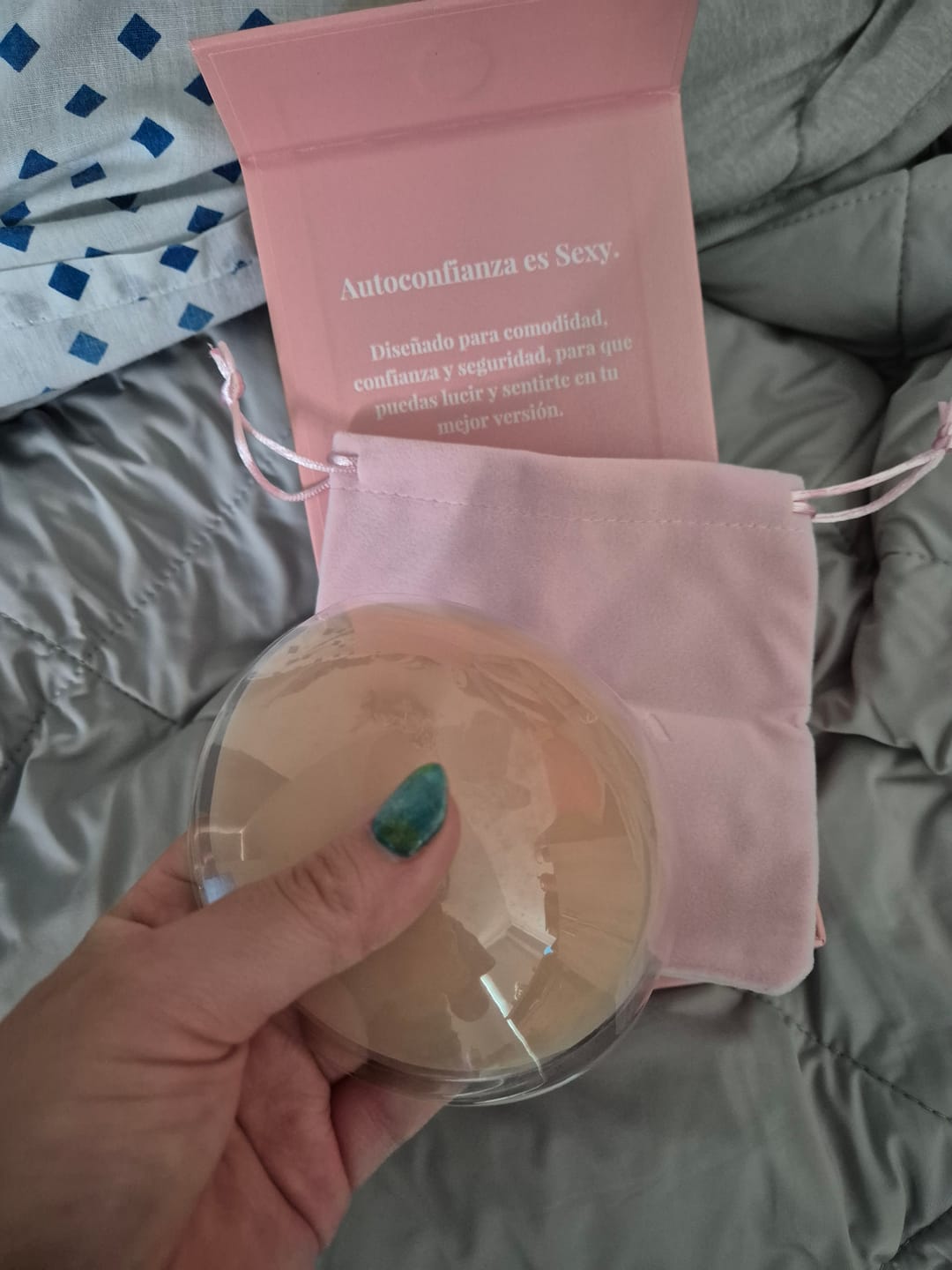 Customer photo review of Pezoneras Círculos sin Adhesivo