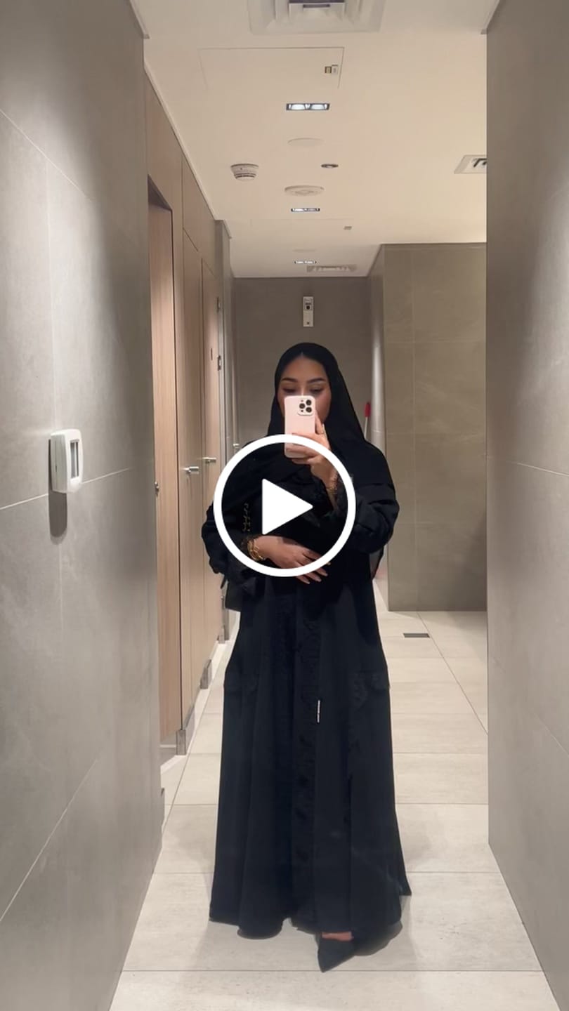 Customer video review of C 1729 Black Lace Abaya